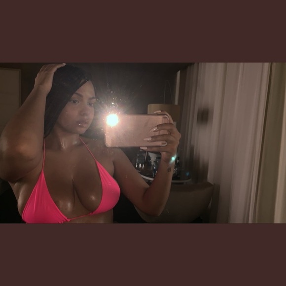 Meet your Posher, Anyae - Picture 1 of 1